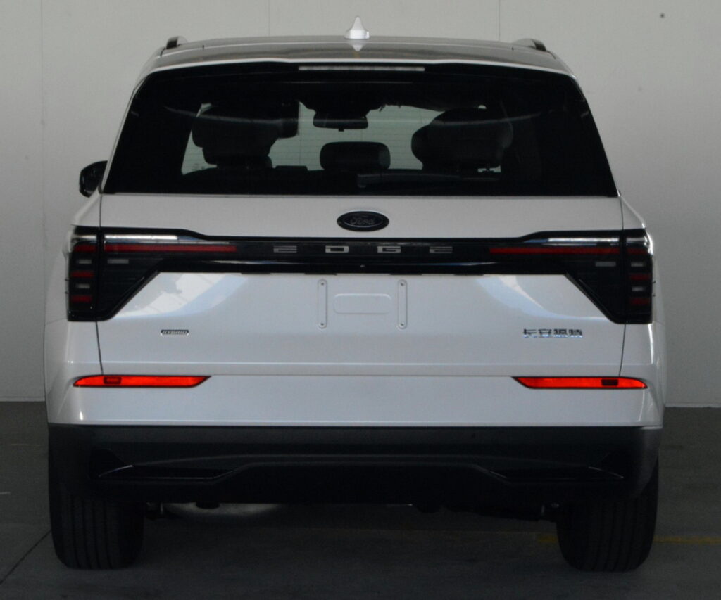 Ford Edge Hybrid 2024 trasera blanco