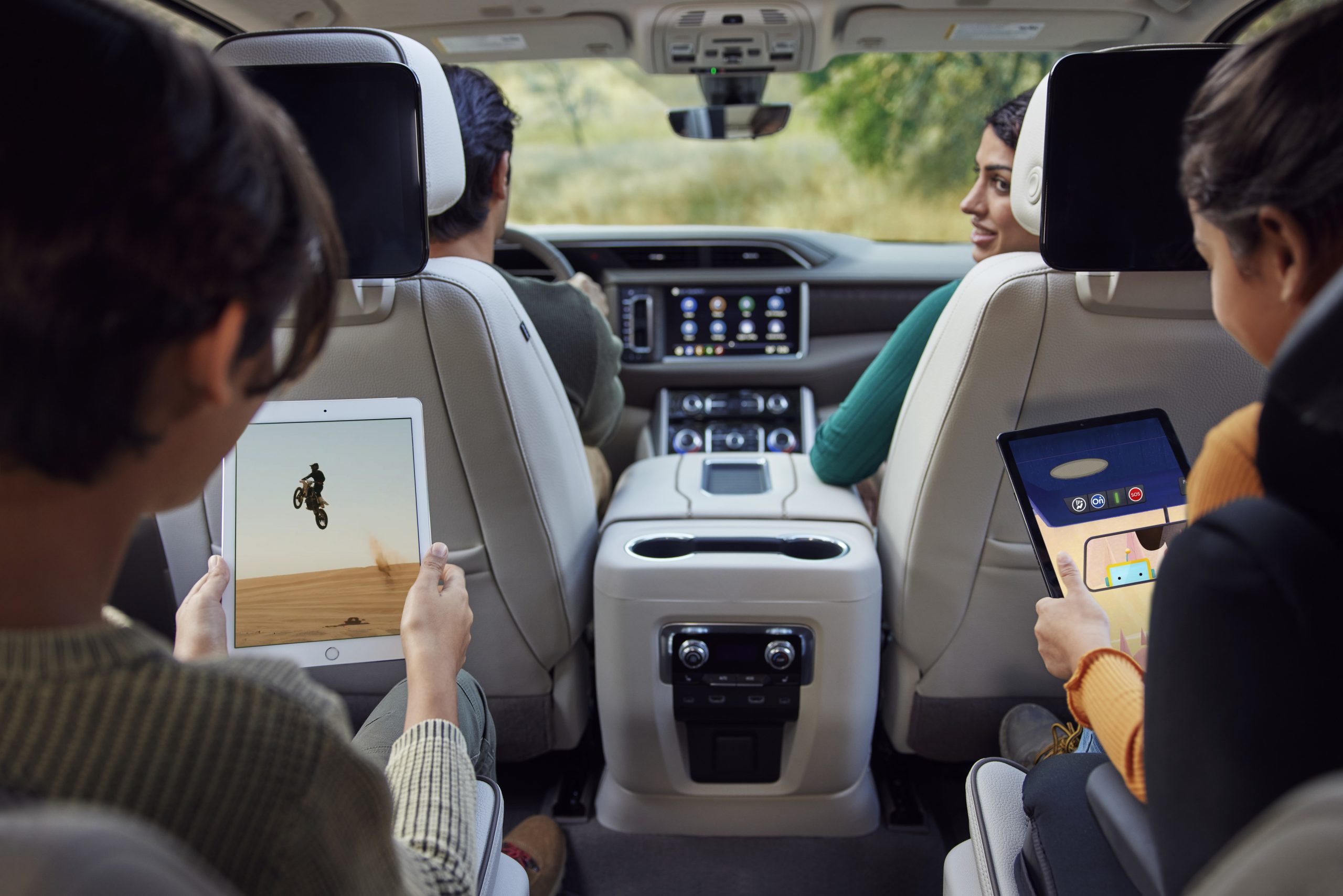 OnStar, anunció la integración de la asistencia médica de emergencias para todos los usuarios del sistema, revolucionando la asistencia vehicular y de atención de accidentes.