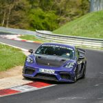 El kit de Manthey para el Porsche 718 Cayman GT4 RS mejora la aerodinámica suspensión y frenos y consigue un tiempo de locura en el 'Ring.