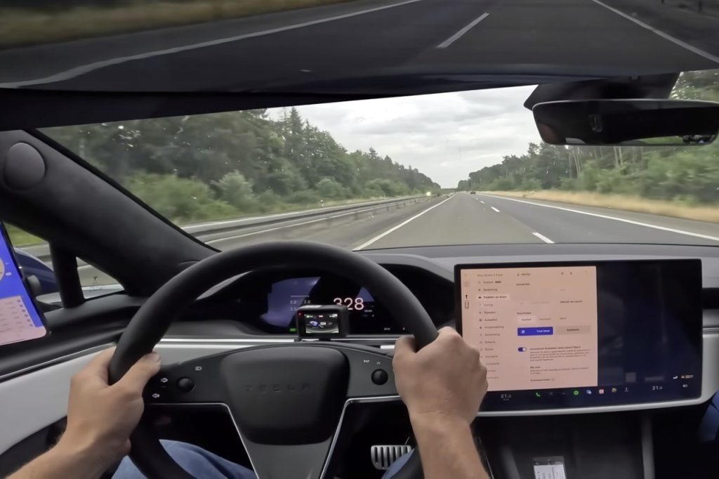 Tesla Model S Plaid 300 km/h