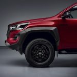 La Toyota Hilux GR Sport tiene mejoras interesantes y muchos logos de GR, pero no hay más potencia respecto a las variantes regulares.