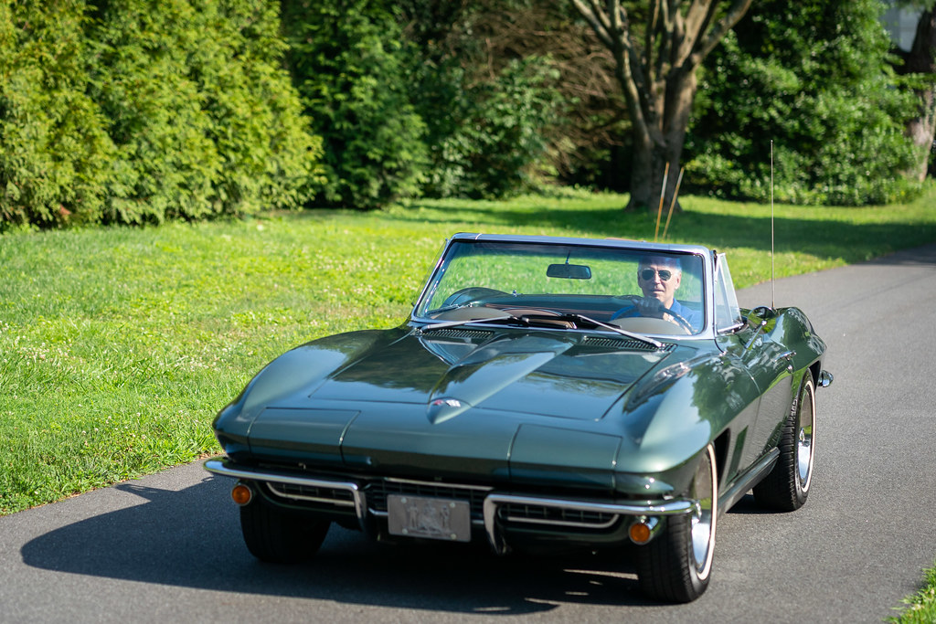 Joe Biden en su Corvette C2