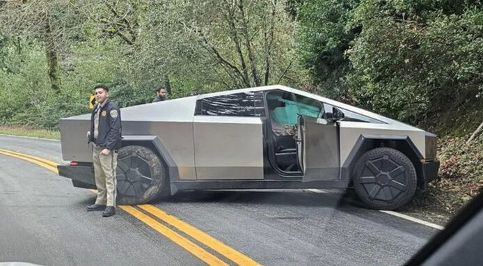 Tesla Cybertruck accidente