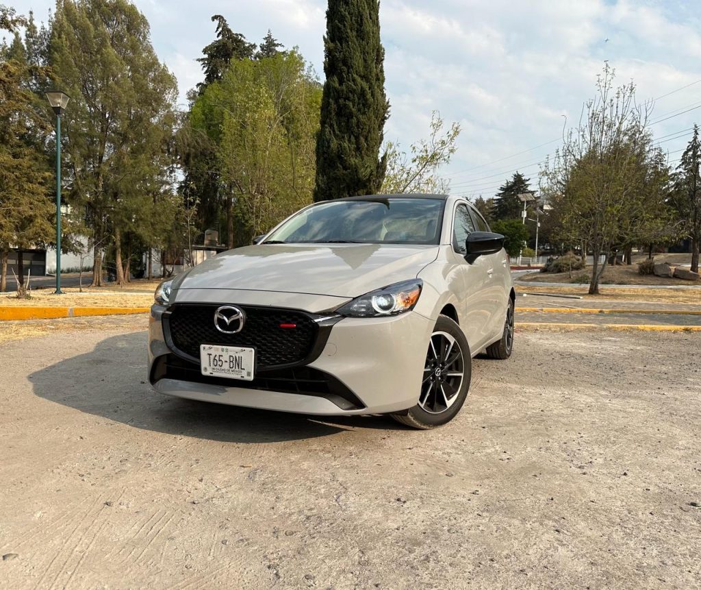 Mazda2 Sedán Signature