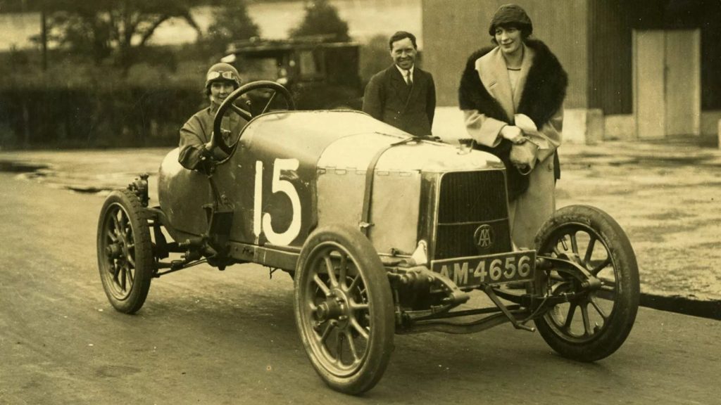 Primer Aston Martin fabricado en 1914, el Coal Scuttle