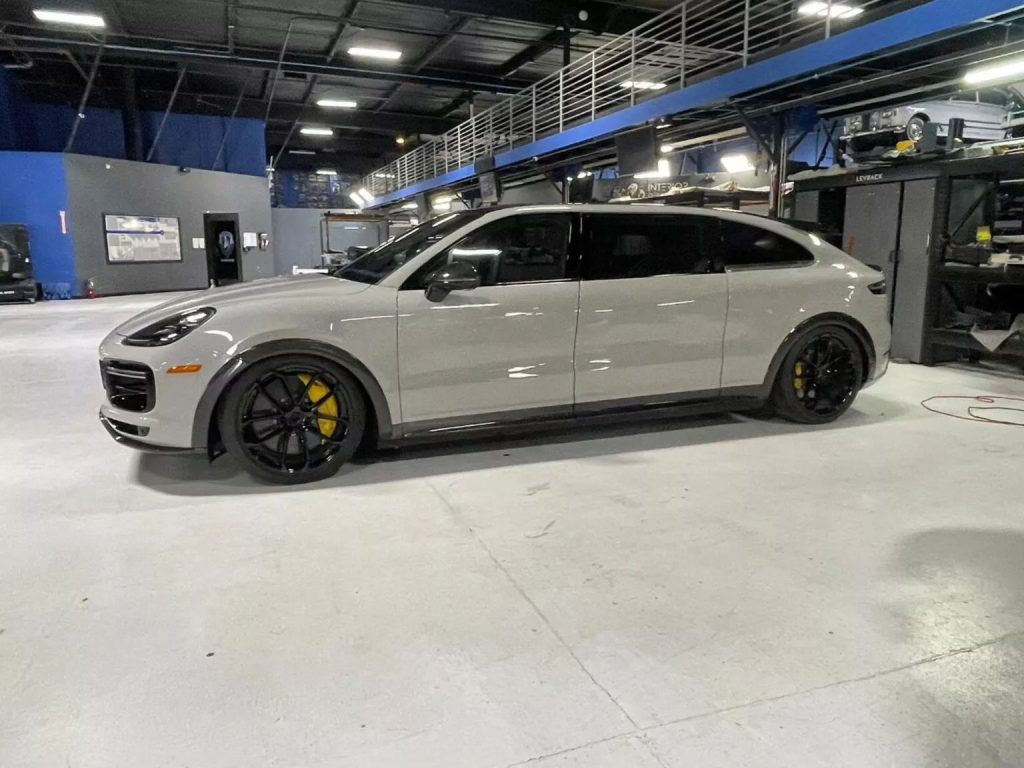 Porsche Cayenne Minivan para Mark Zuckerberg