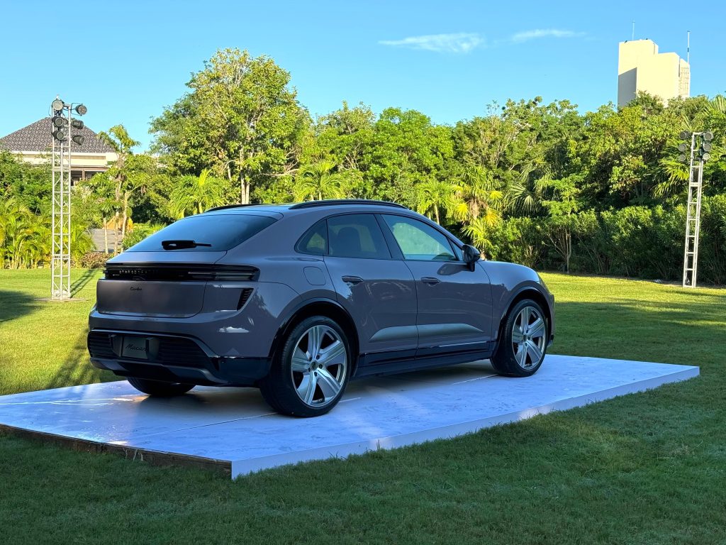 Porsche Macan EV