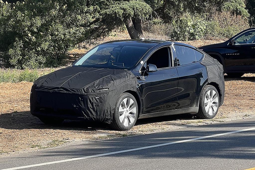 Tesla Model Y 2025