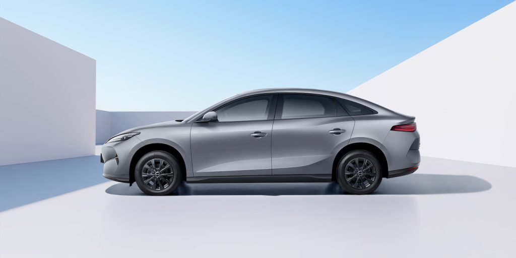 BYD E7