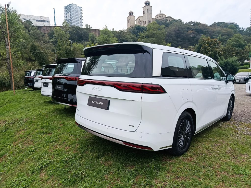 BYD M9