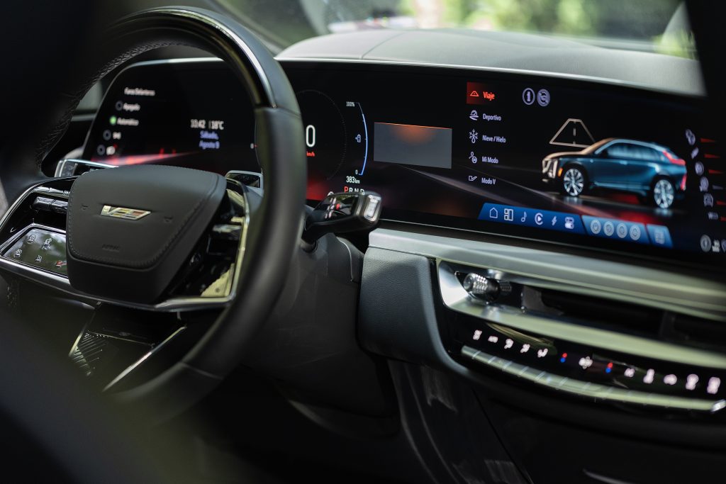Cadillac Lyriq-V