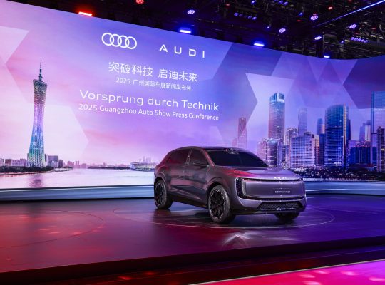 AUDI E SUV Concept y A6L e-tron
