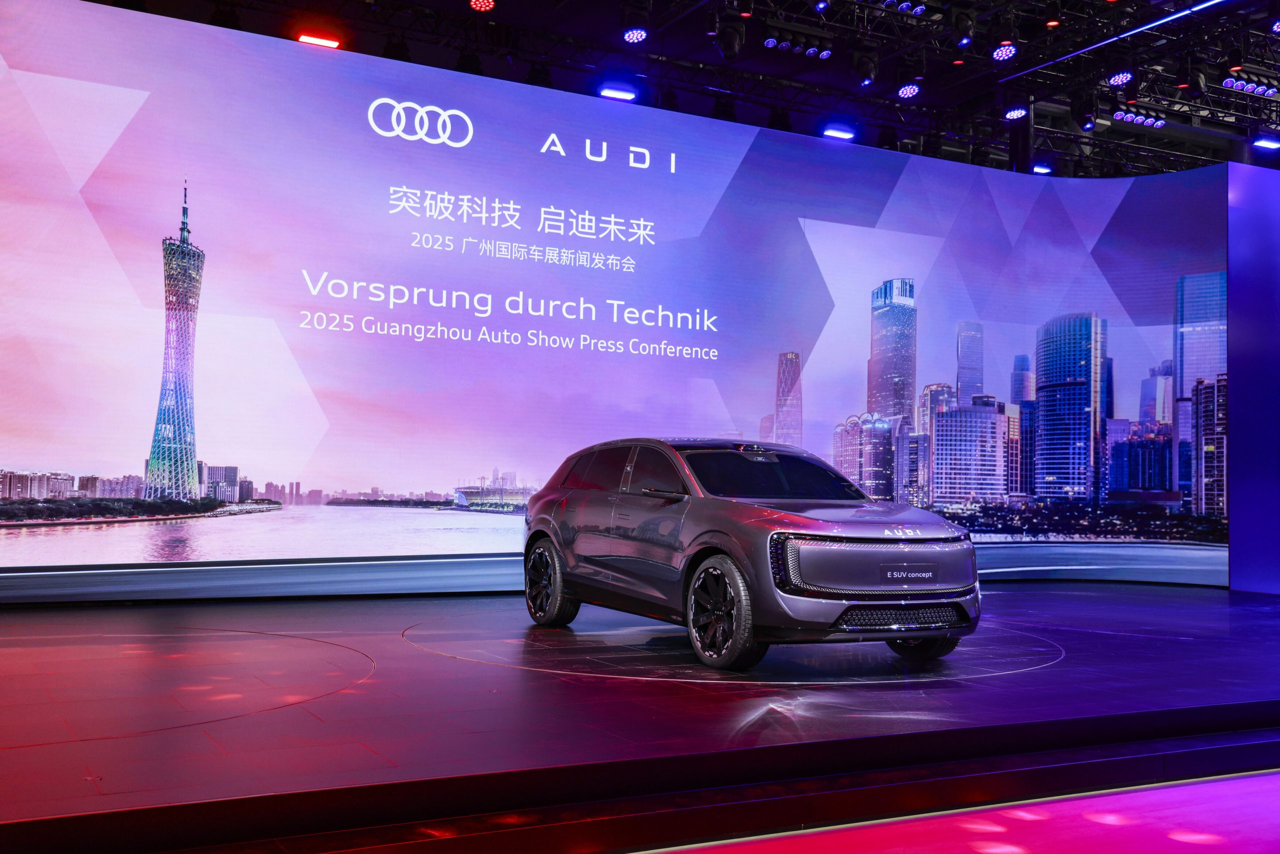 AUDI E SUV Concept y A6L e-tron
