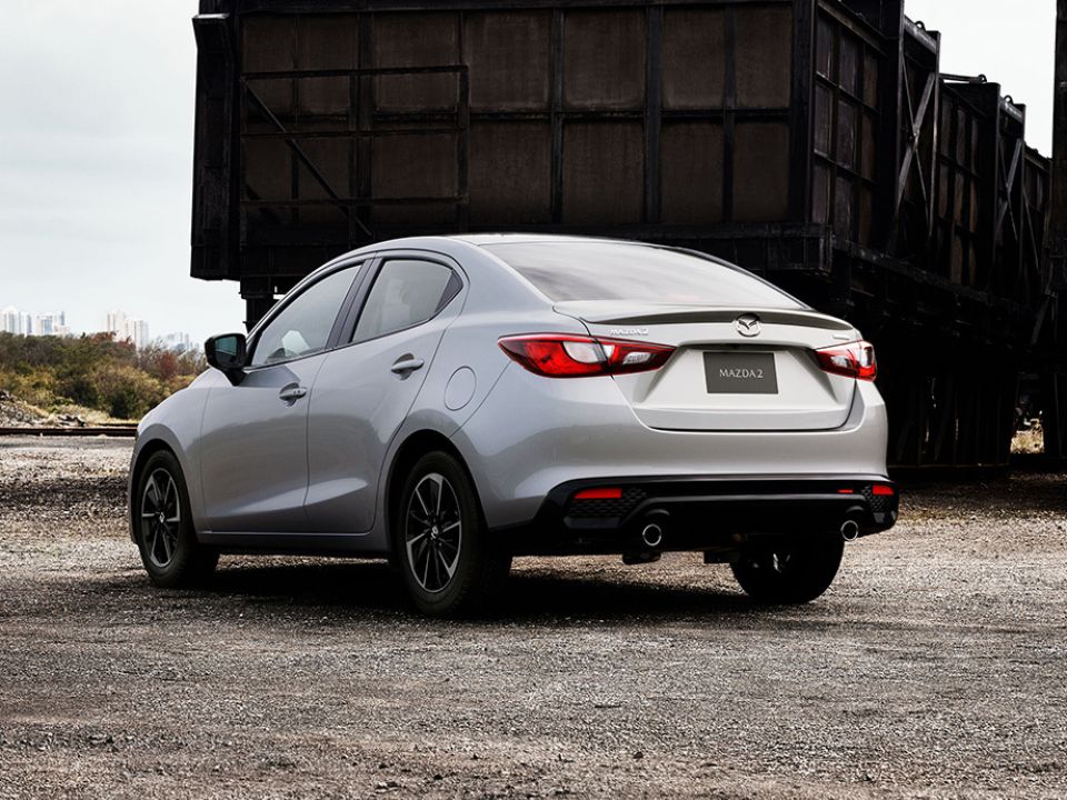 Mazda 2 Sedán