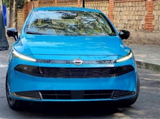 Nissan Versa 2026 foto espía