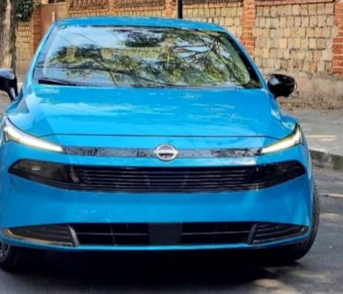 Nissan Versa 2026 foto espía