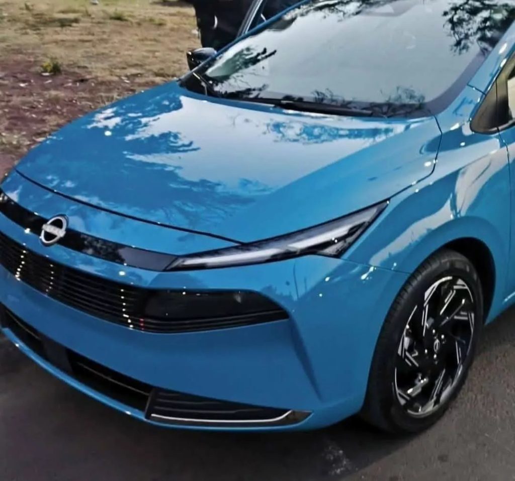 Nissan Versa 2026 foto espía