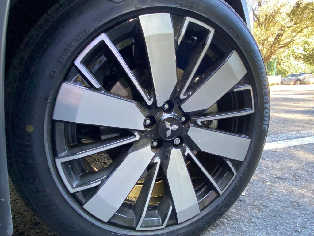 MITSUBISHI OUTLANDER GAS 01