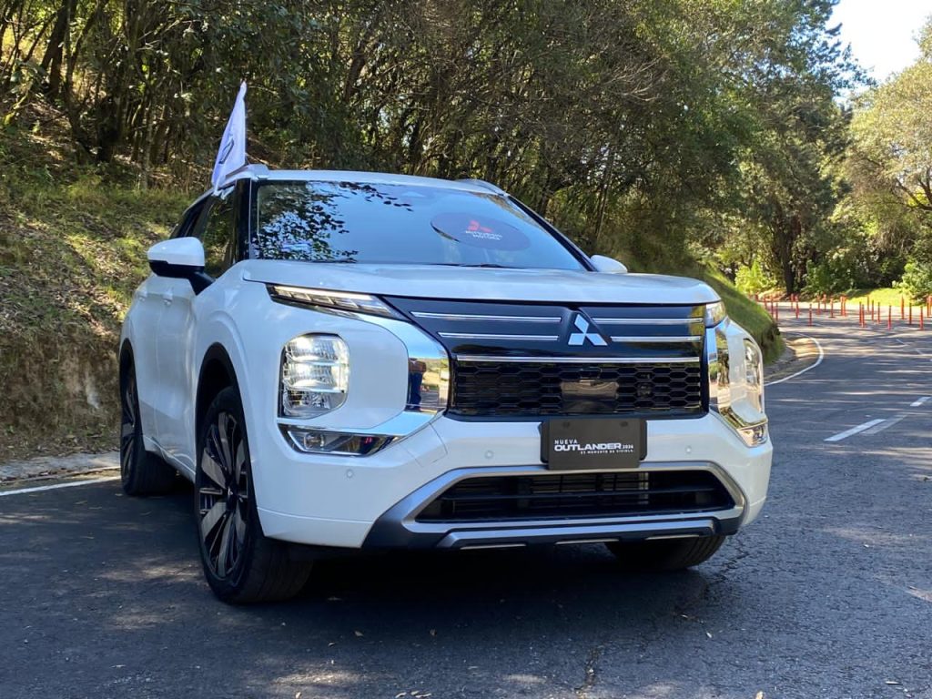 MITSUBISHI OUTLANDER GAS 04