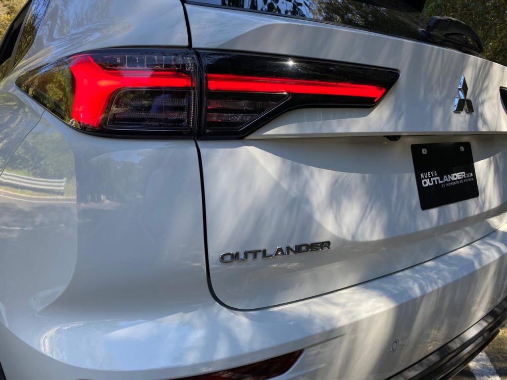 MITSUBISHI OUTLANDER GAS 06