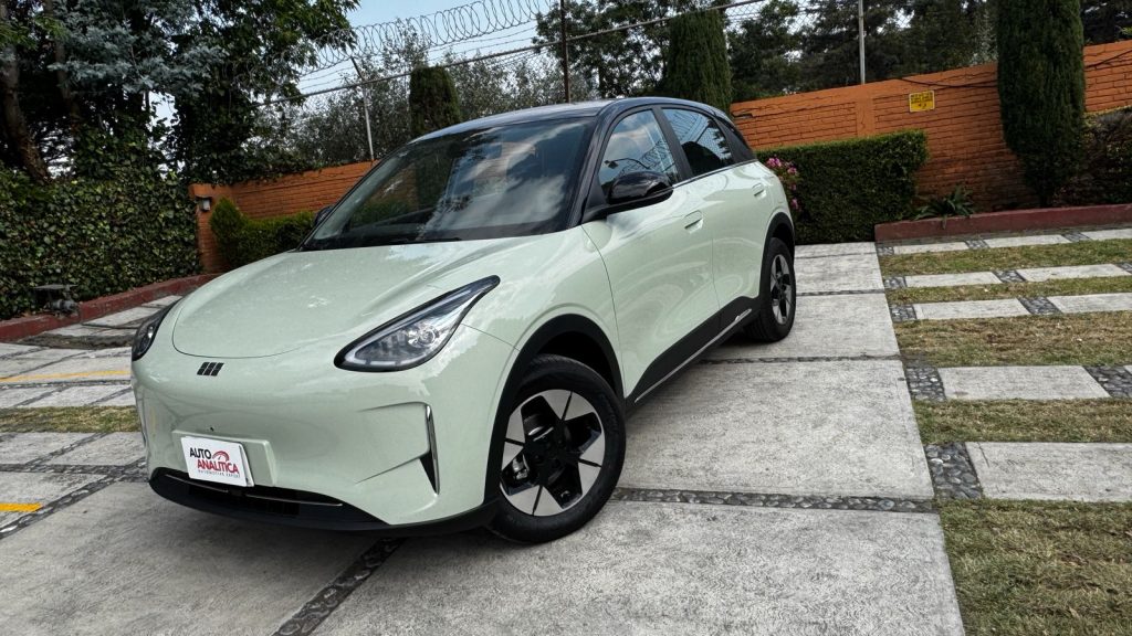 geely ex2 ext 01