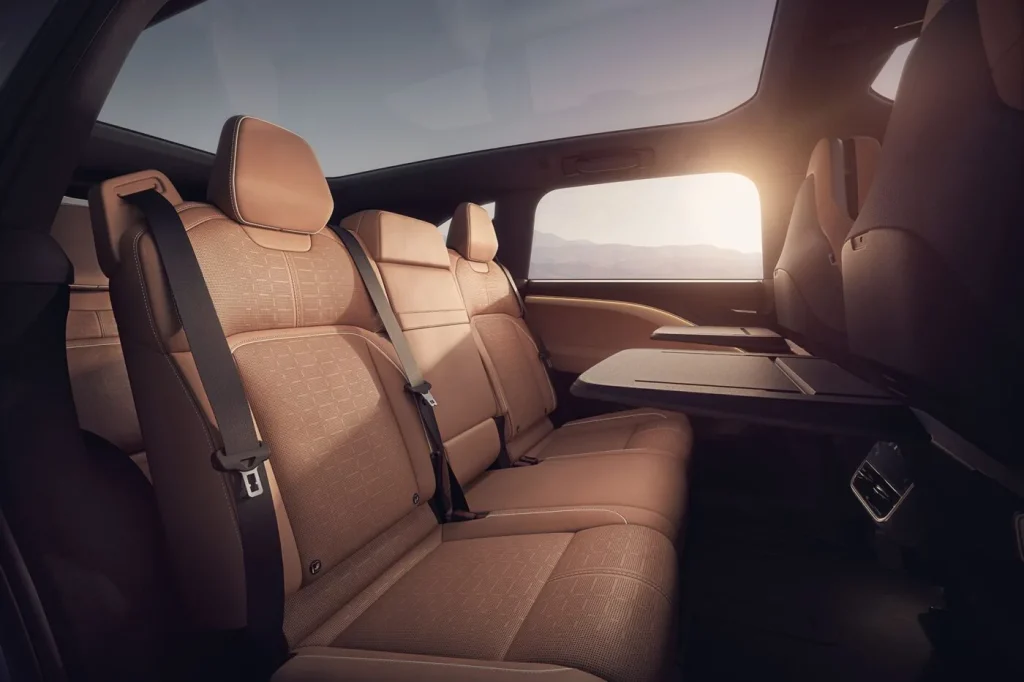 BMW iX3 es el World Car of the Year 2026 11 lucid gravity luxury car 03.jpg