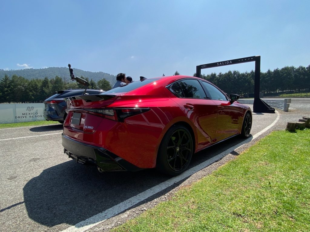 Lexus IS 350 F Sport 2026: de los pocos puristas que quedan 15 Lexus ES350 autoanalitica 03