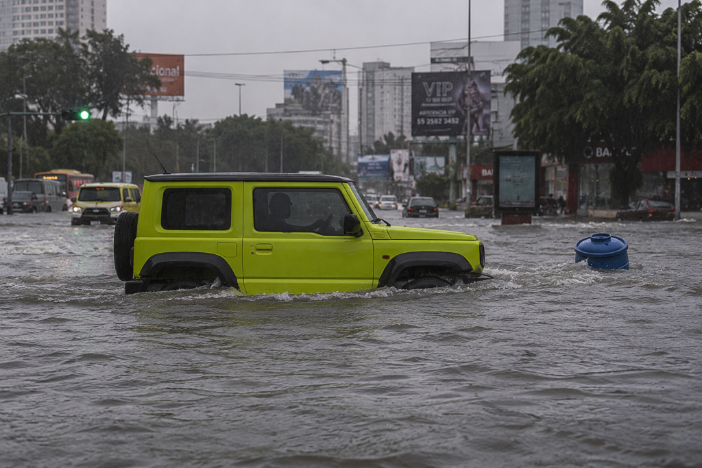 Las 5 mejores SUVs por menos de 500 mil pesos para sobrevivir a inundaciones 7 Jimny lluvia autoanalitica