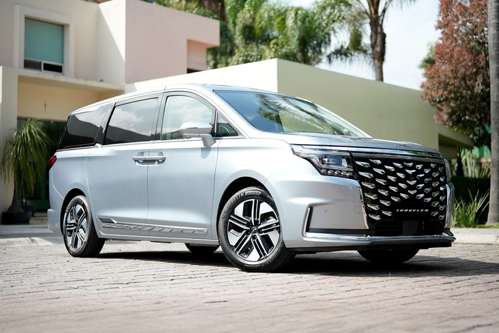 JAC 6 PHEV y Traveler PHEV Dual e-Drive 9 TRAVELER PHEV 014