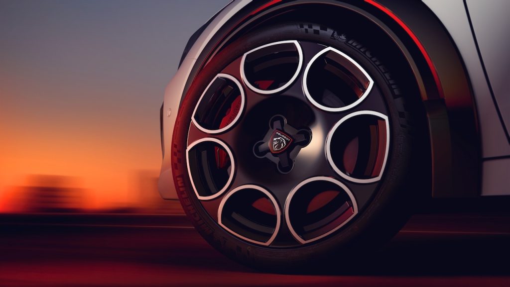 PEUGEOT E208 GTI 04