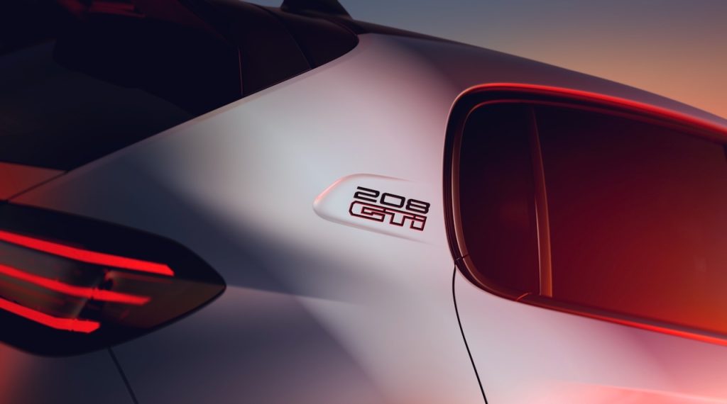 PEUGEOT E208 GTI 08