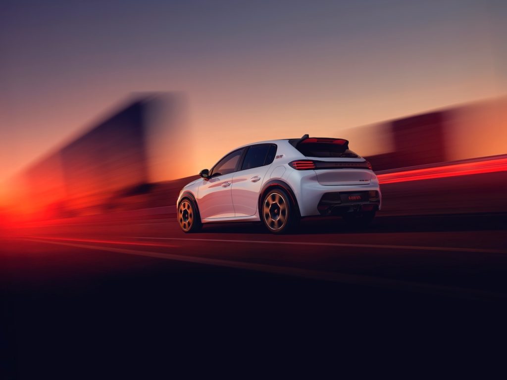 PEUGEOT E208 GTI 09