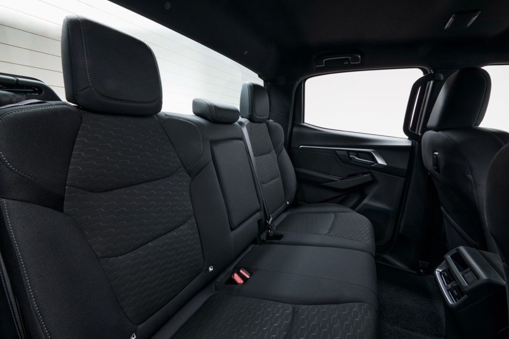 Isuzu D-Max desde 550 mil pesos; precios y versiones para México 23 SUZUKI DMAX AUTOANALITICA DX 06