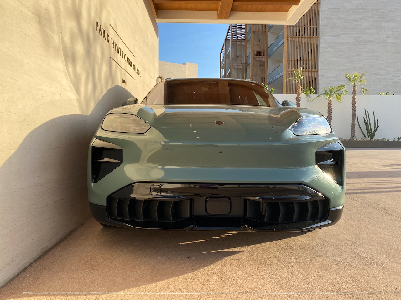 Porsche Cayenne Electric Turbo
