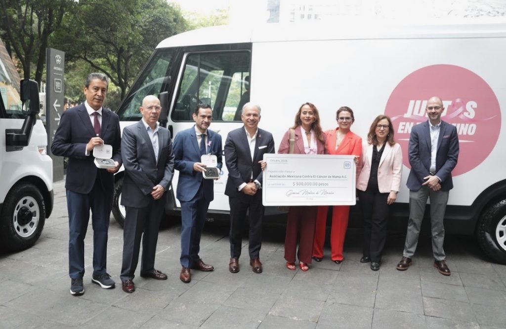 Paco Garza dona a CIMA Autoanalitica 1
