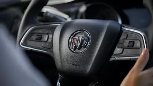2023-buick-encore-gal-int-lg-2