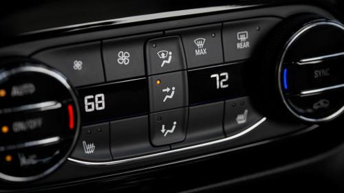 2023-buick-encore-gal-int-lg-5