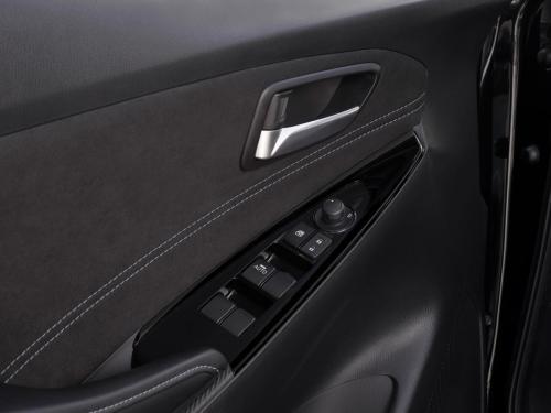 Mazda2-HB-interior-materiales