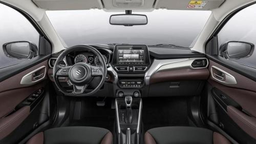 Suzuki-Fronx-Int-010