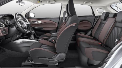 Suzuki-Fronx-Int-07