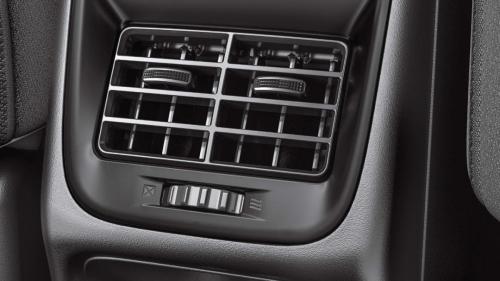 Suzuki-Fronx-Int-09